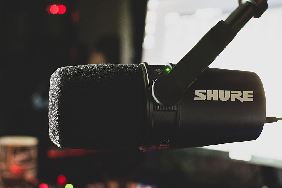 SHURE MV7（旧型）ブラック：USBとXLRを使い分けるVTuber向けマイクの選び方